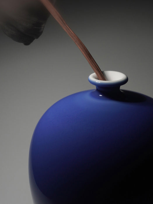 Jingde vase (blue glaze plum vase) - Morrow Land